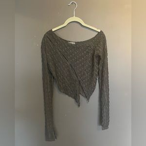 black long sleeve crop top